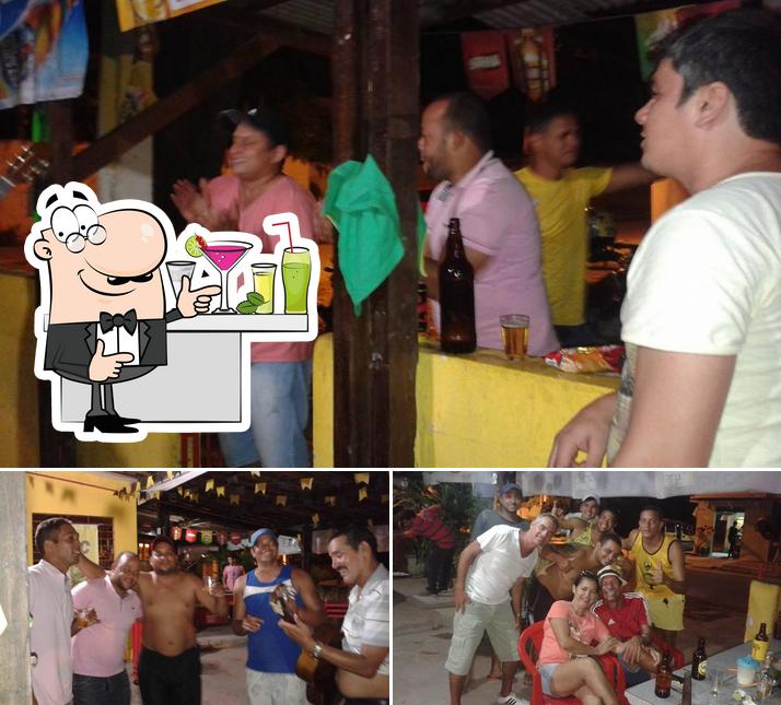 Esta é a imagem apresentando balcão de bar e interior a Bar da Castanhola