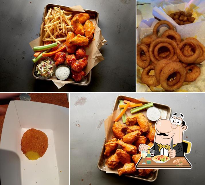 Buffalo Wild Wings, 3961 Fountain Square Pl in Waukegan Restaurant