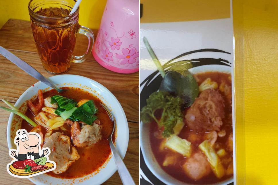 Pick meat meals at Warung Makan "Murah Berkah" Spesialis Tom Yam