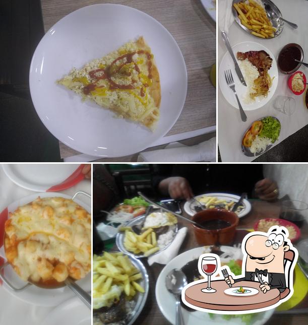 Comida em Pizzaria Raul