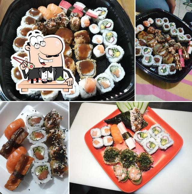 Rolos de sushi são servidos no Restaurante Japonês - SAMURAI