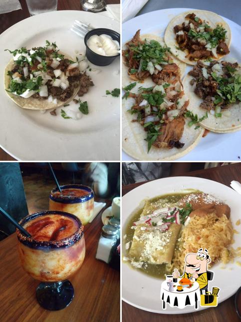 Еда в "Azul Méxican Food + Tequila Bar"
