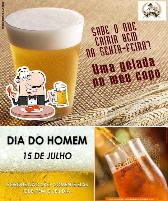 Peça um copo de cerveja leve ou escura