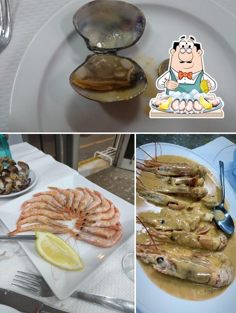 Try out seafood at Casa Manolo