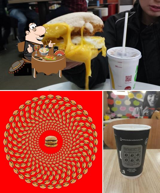 Еда и напитки - все это можно увидеть на этом снимке из McDonald's