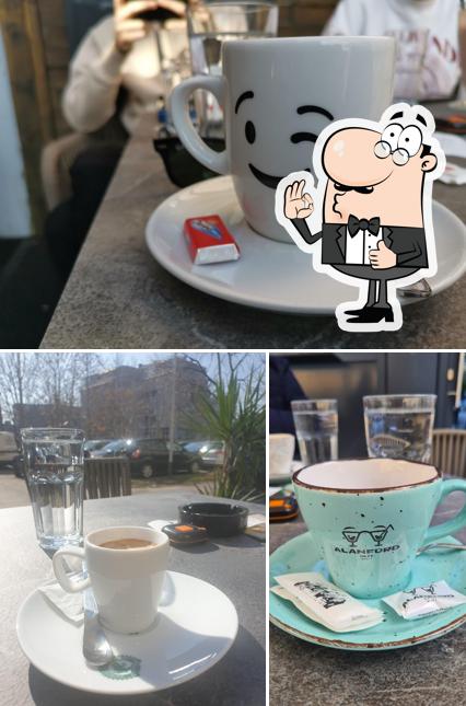 Voici une photo de Alan Ford café