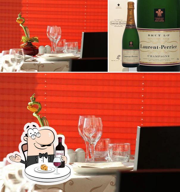 Приятно насладиться бокалом вина в "Restaurant Le Ponton"