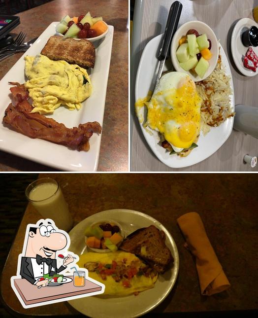 Perkins Restaurant & Bakery, 1 Cedar Point Dr in Sandusky Restaurant