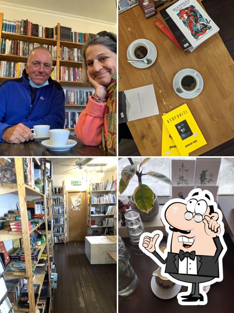 Découvrez l'intérieur de Bókakaffið - Books & Coffee