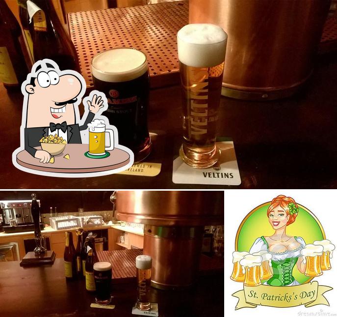 Puoi goderti un rinfrescante bicchiere di birra chiara o scura