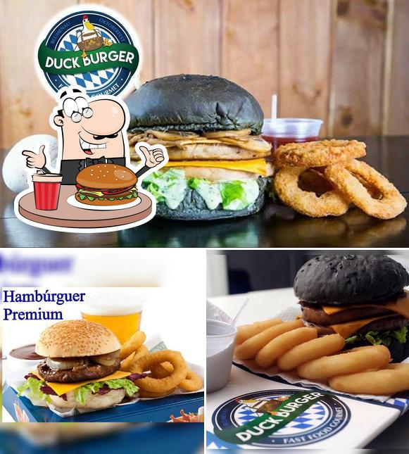 Consiga um hambúrguer no Duck Burger Food Truck