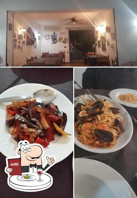 La cibo e interni del ristorante
