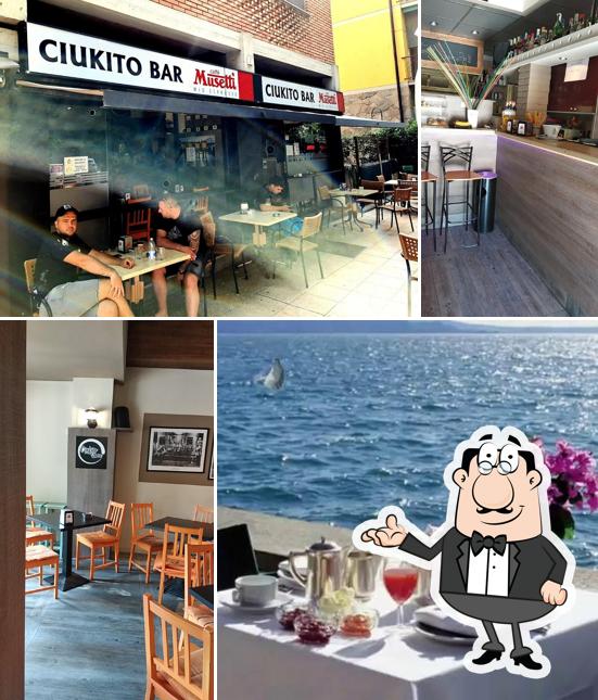 Dai un'occhiata agli interni di Bar Ciukito