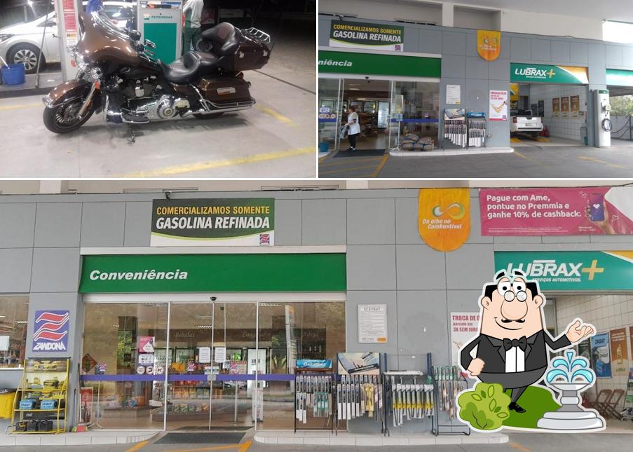 A imagem do Posto Petrobras’s exterior e comida