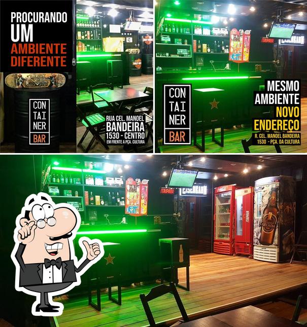 O interior do Container Bar