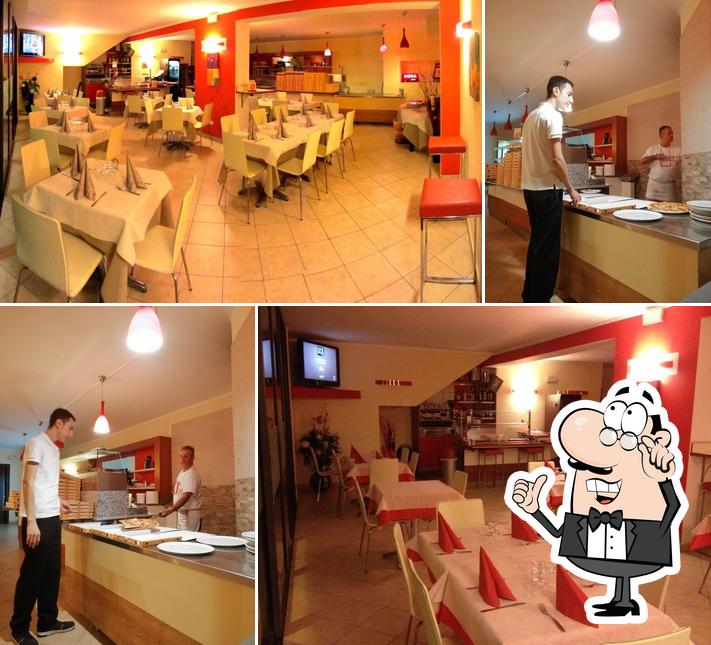 Siediti a un tavolo di Montanèa Ristorante Pizzeria