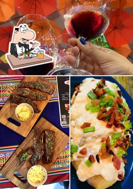 A ilustração da comida e vinho no BBQ Steak House