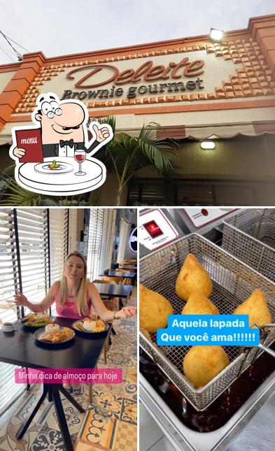 Entre diferentes coisas, comida e exterior podem ser encontrados no Deleite Gourmet