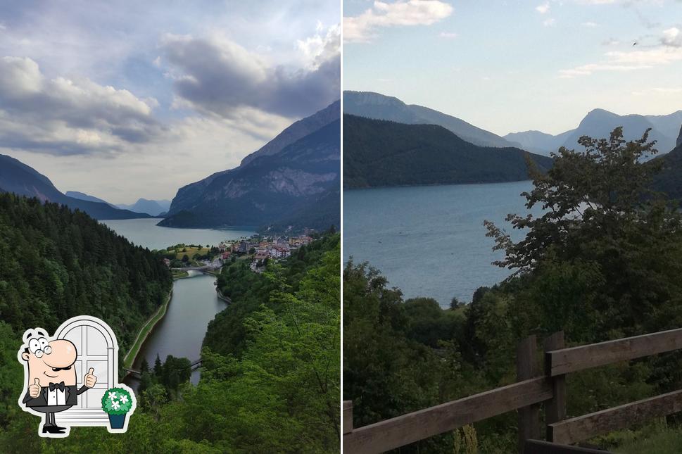 Guarda gli esterni di Café Bar la Perla