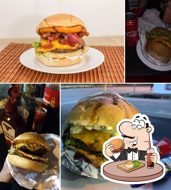 Try out a burger at Fome do Cão Craft Burguer