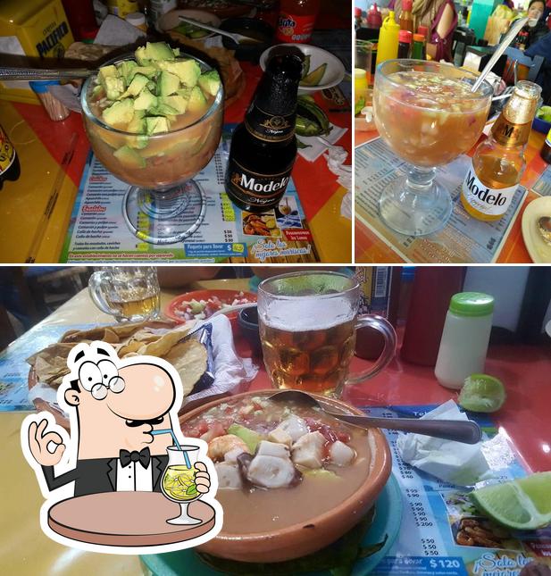 Это снимок, где изображены напитки и еда в Mariscos Doña Lupe