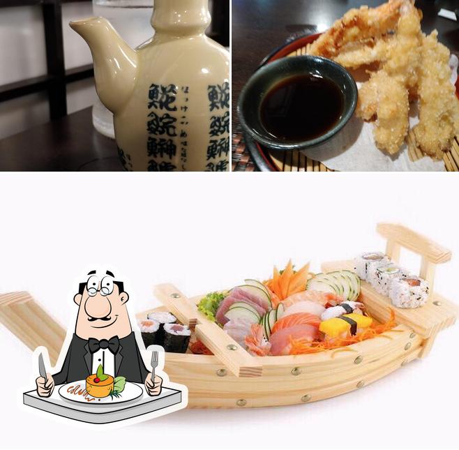 Tra le diverse cose da Gold Sushi - Japanese & Asian Fusion Restaurant si possono trovare la cibo e bevanda