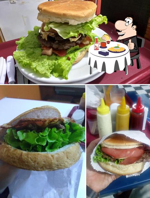 Order a burger at O Xis Da Cidade