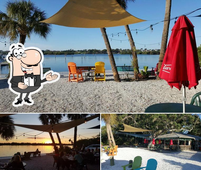 Miss Vicki's On The River in Holiday Restaurant menu and reviews