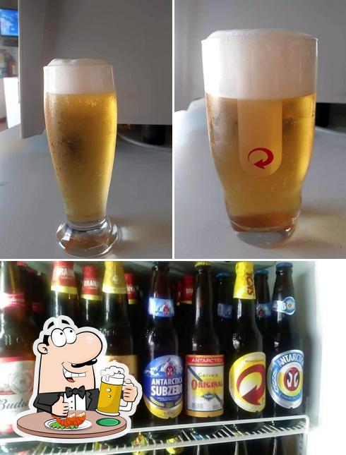 Você pode tomar um copo de cerveja leve ou escura