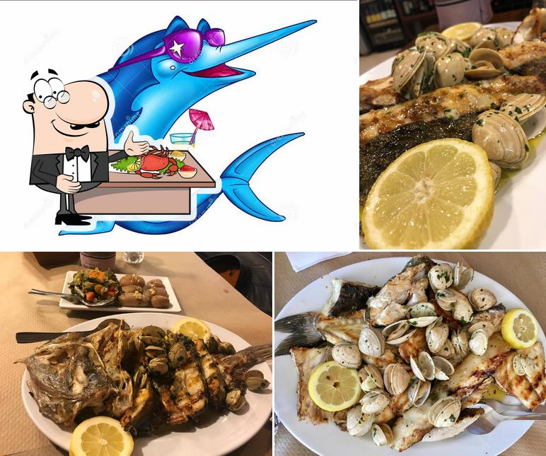 Try out seafood at Restaurante Salitre