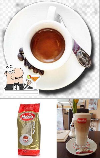 Parmi les diverses choses de la boire et la nourriture, une personne peut trouver sur Mokambo Caffe' Industria Torrefazione Caffe'
