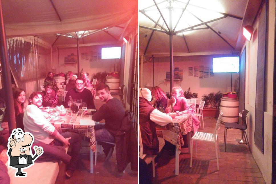 Gli interni di Bar Aprile Sandy Cafe