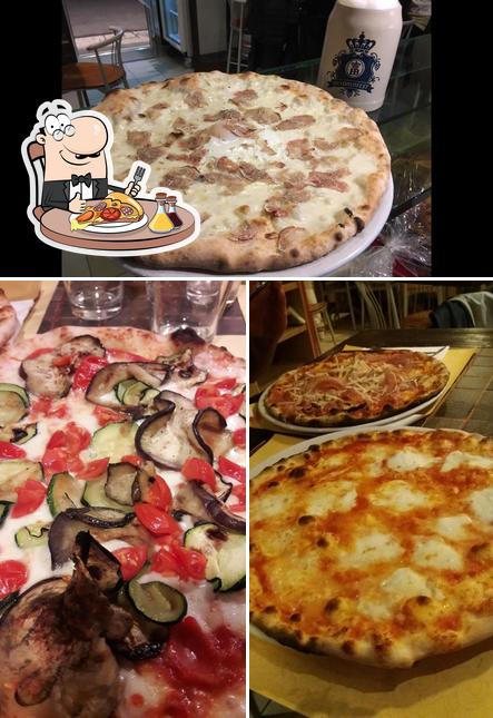 Scegli una pizza a Pizzeria Carbonella