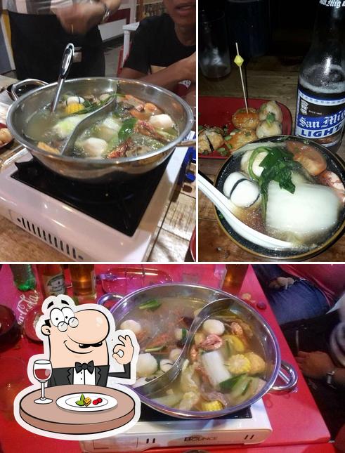 Comida en Tia Marina's Hot Pot Station