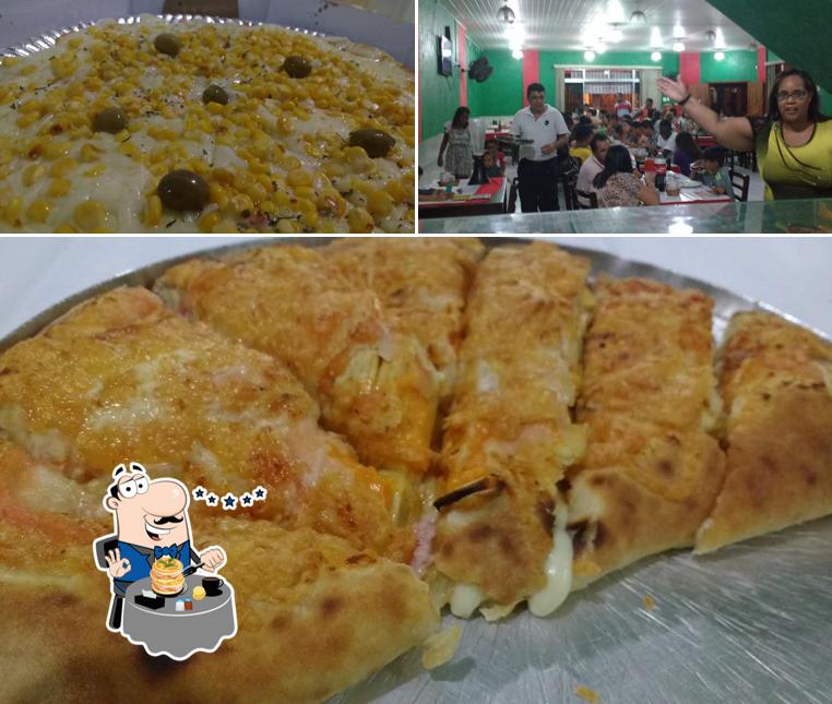 Confira a imagem mostrando comida e interior no Classic Pizzas