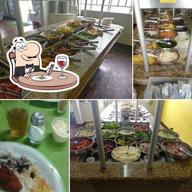 Comida em Restaurante Sabor Ideal