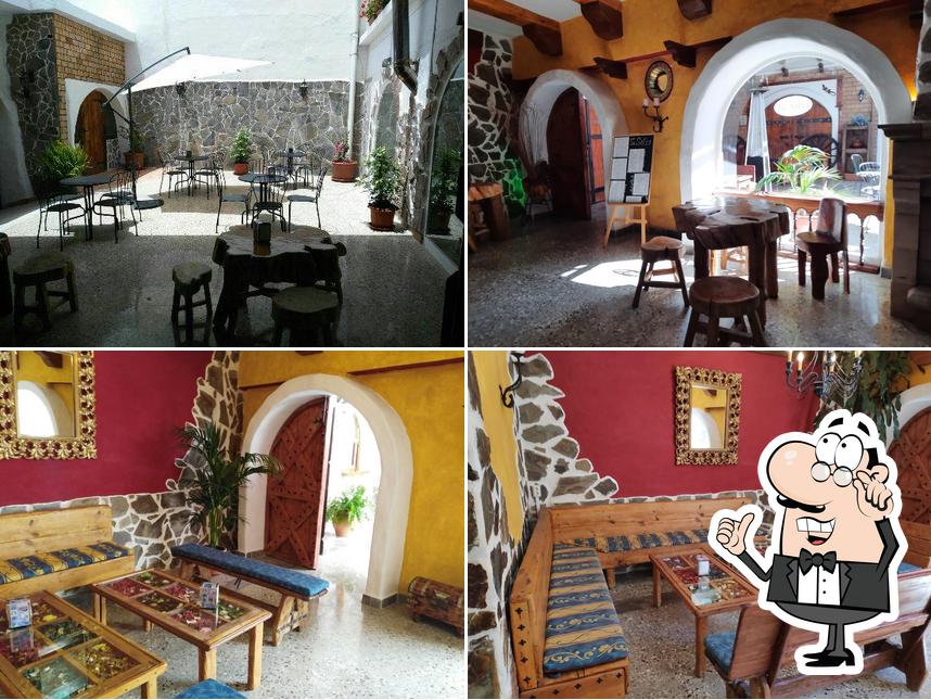 Посмотрите на внутренний интерьер "Cafetería Pastelería Las Cañadas Tu Sitio"
