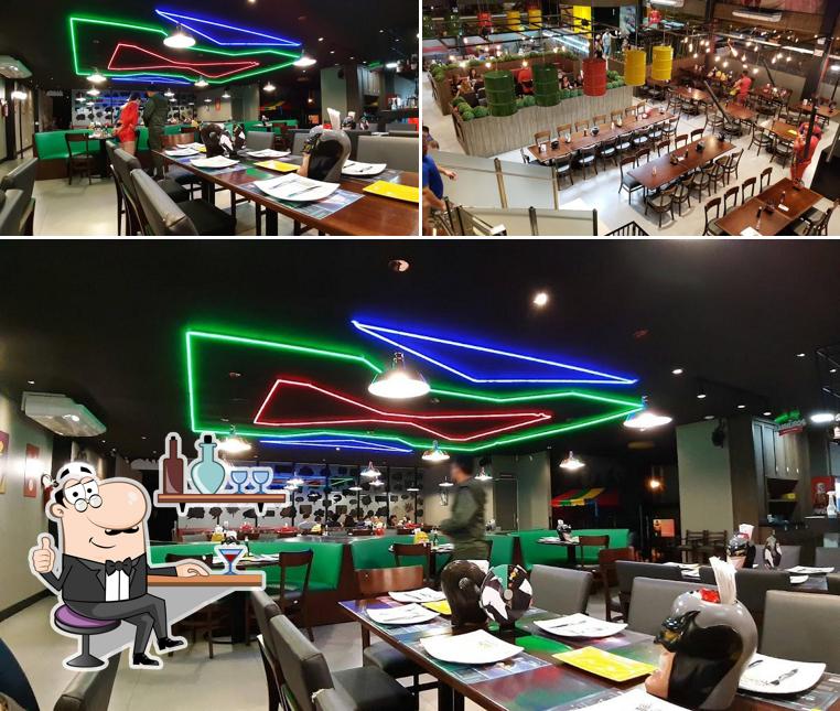 O interior do Heróis da Pizza - QG Bal. Camboriú