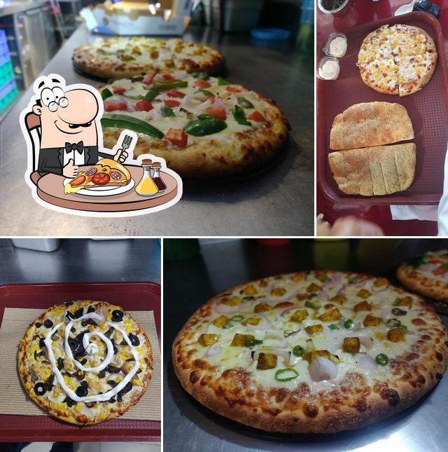 Try out pizza at PIZZA PASTA DAY