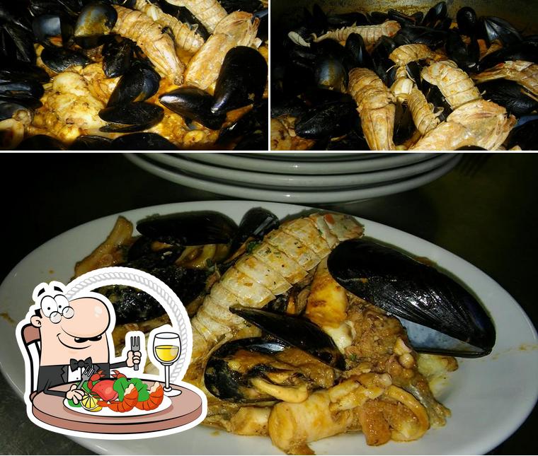 Try out various seafood items served at Trattoria Canto dè Bischeri