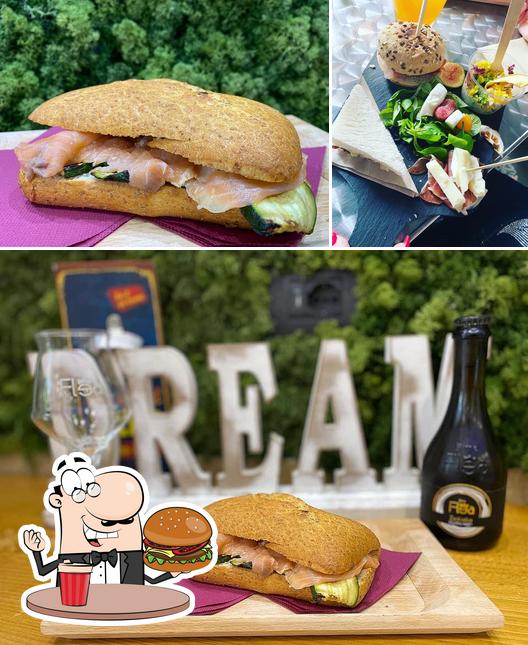 Prova un hamburger a Dream Coffee