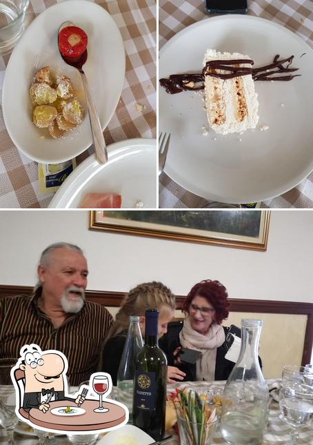 La foto della cibo e tavolo da pranzo di bar trattoria Cà Sabìdi Carozza Stefania