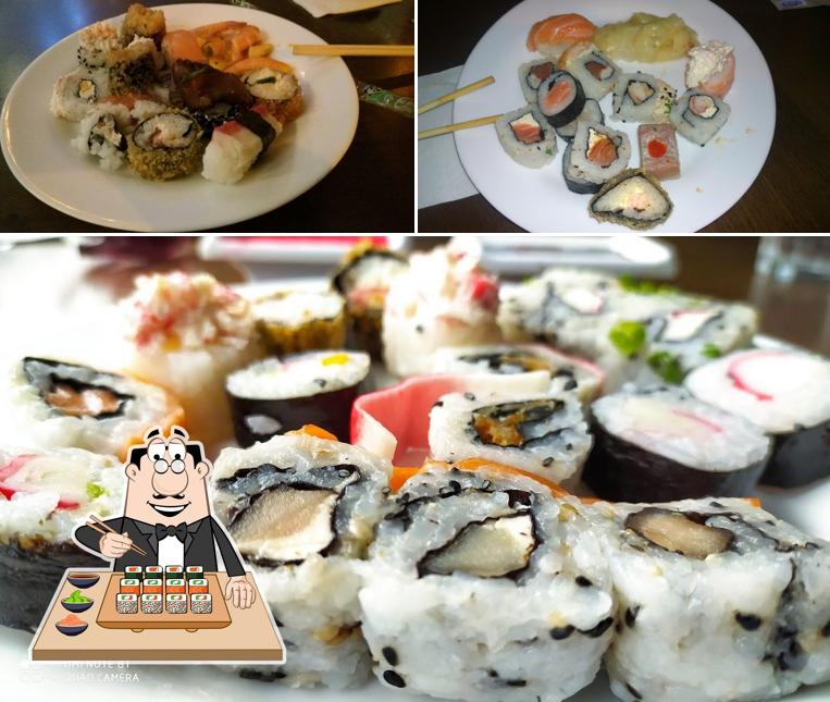 Rolos de sushi são servidos no Nirai Boa Viagem