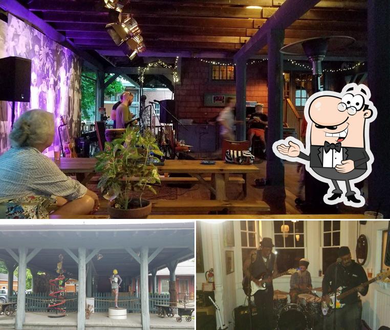 Station Bar & Curio in Woodstock Restaurant menu and reviews