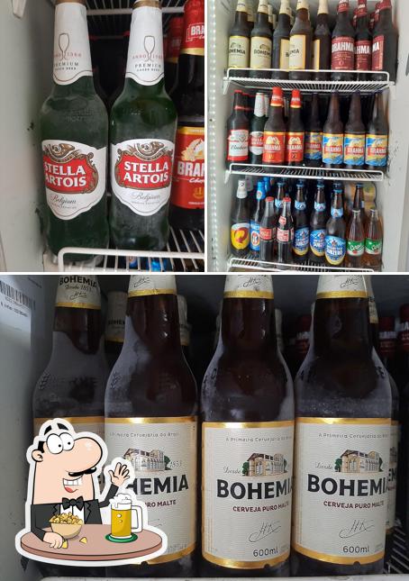 Peça um copo de cerveja leve ou escura