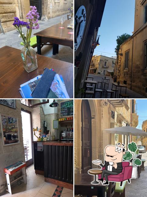 Siediti a un tavolo di Pop Cafe