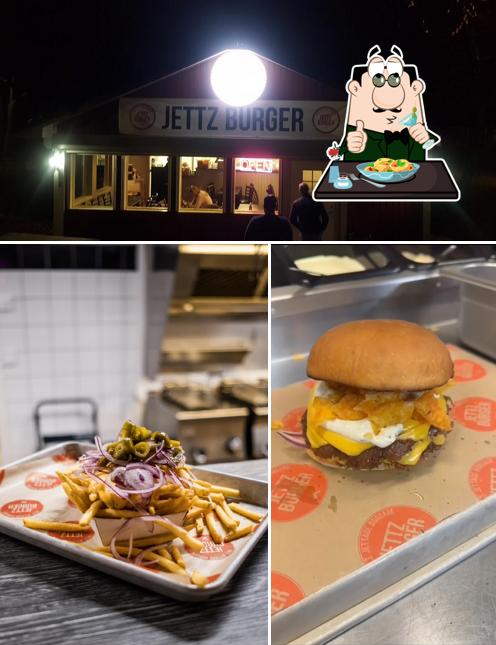 Взгляните на это фото, где видны еда и внешнее оформление в Jettz Burger