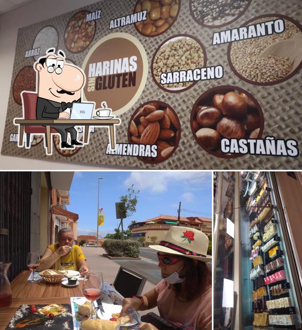 Взгляните на это фото, где видны внутреннее оформление и еда в Obrador Sin Gluten "Las Arenas"