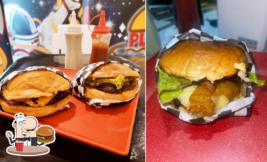 Delicie-se com um hambúrguer no Planet Burguer 73 Jequié (Burguer e Beer)