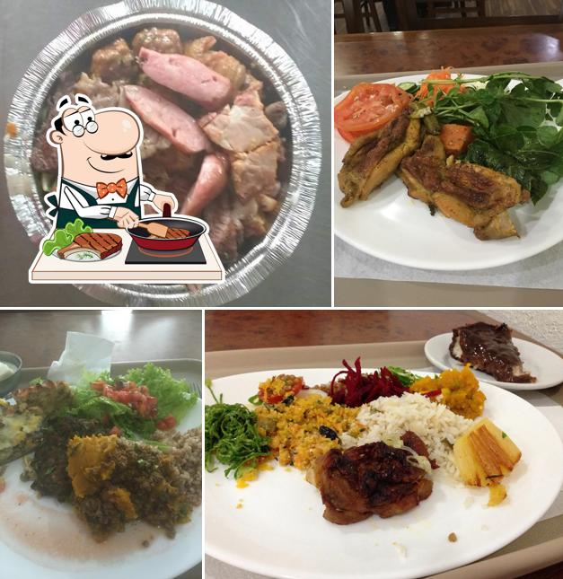 Peça refeições de carne no Cheiro de Relva